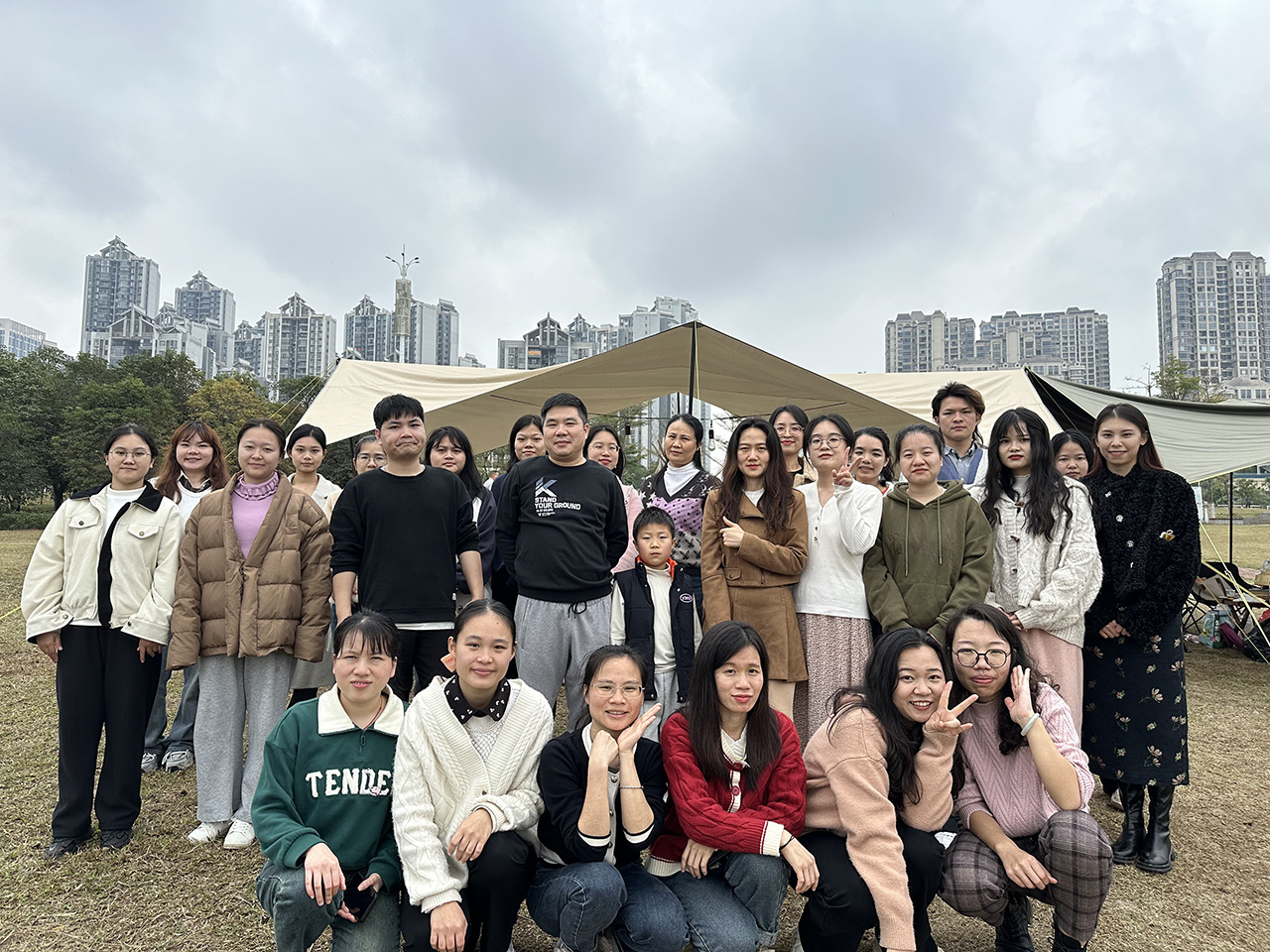 Company outdoor group building activities